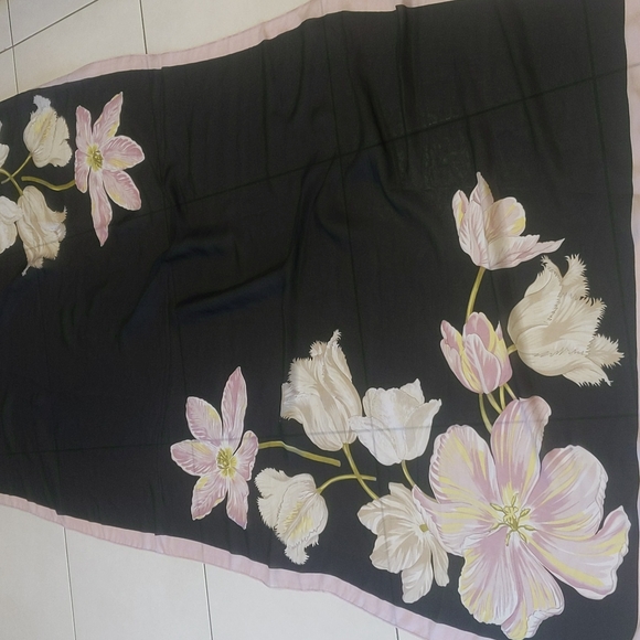 Gregory Ladner tulip scarf - Picture 4 of 5